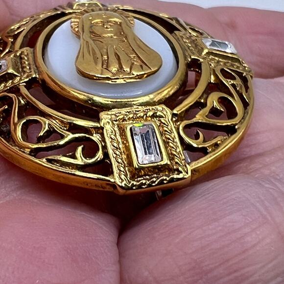 Vintage Vatican Library Mother of Pearl Mary Brooch Baguette Rhinestone Jewelry - Picture 6 of 8